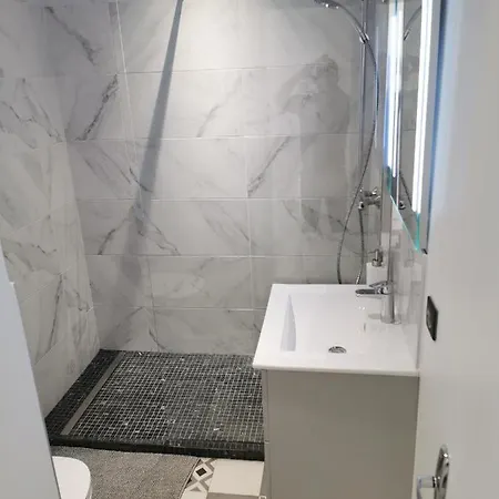 Suquet Balcony 1 Min Beach, 10 Min Palais & Croisette Works Appartamento Cannes